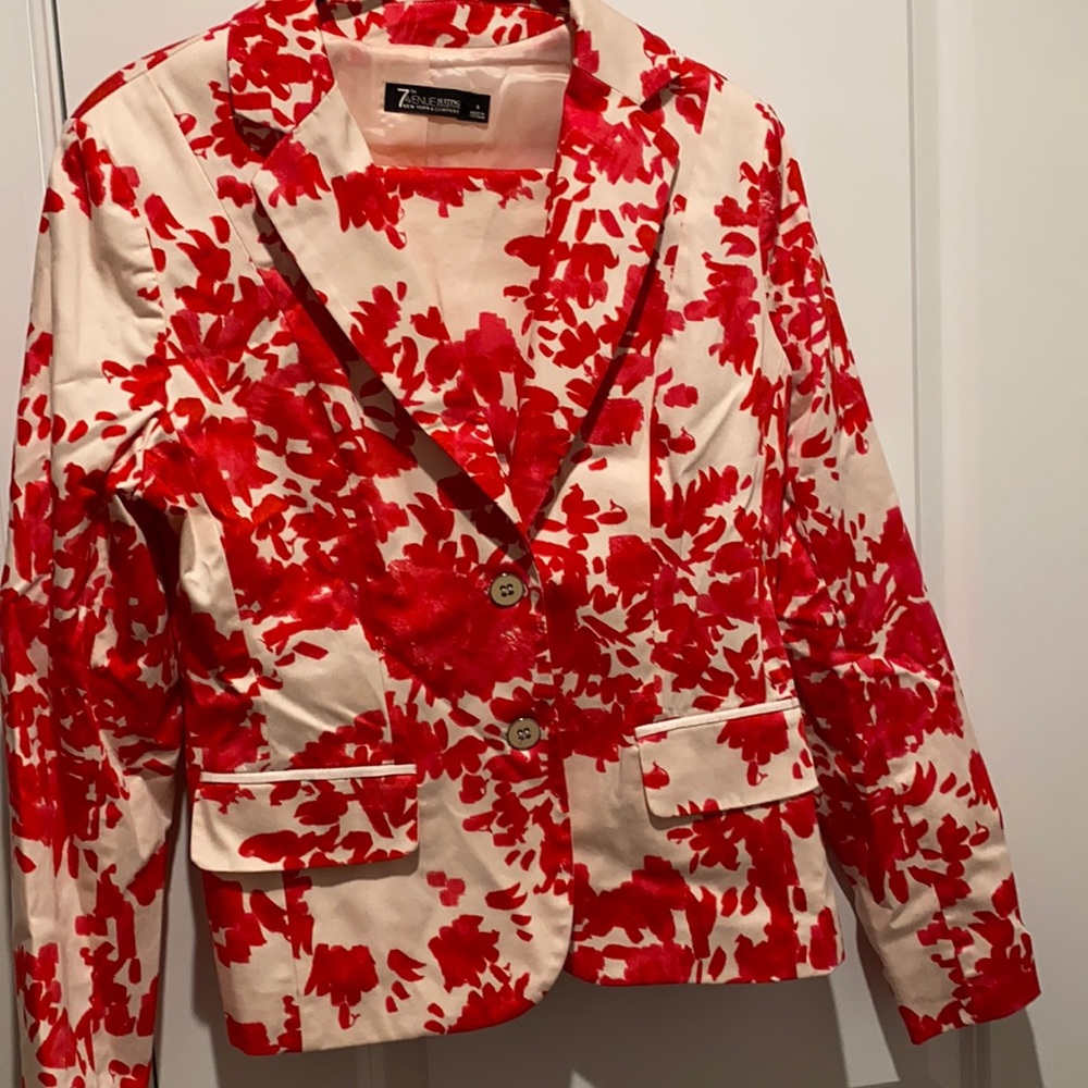 NY&CO SKIRT SUIT. Pink and cream size 8.